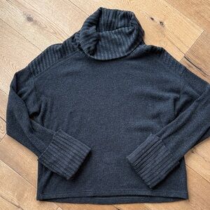 Evereve Red Haute Dark Gray Turtleneck Sweater